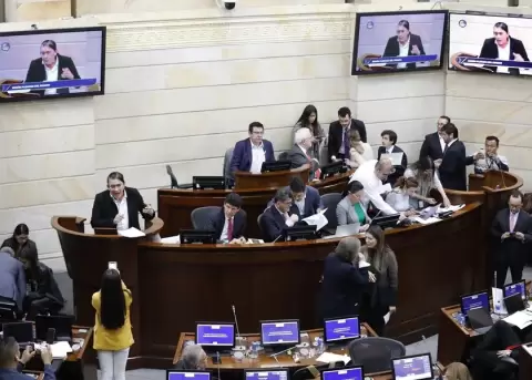 Pol�mica en Colombia por un decreto del Gobierno que adelanta el recaudo de impuestos de 2026