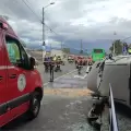 Auto cae desde la Simón Bolívar y deja un herido en la Loma de Puengasí