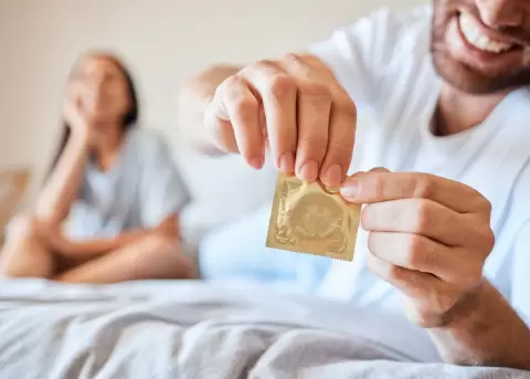 Desmitificando el uso del preservativo con informaci�n y humor.