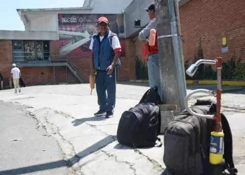 Las mochilas y los tubos con grifos son caracter�sticos para que identifiquen sus servicios.