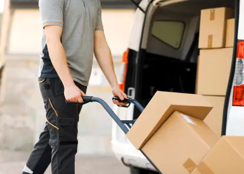 Ecuador aplicar� tarifa de $ 20 por env�o de paquetes en sistema 4x4 para evitar uso comercial informal.