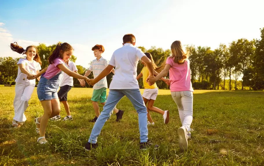 El juego les permite reconectar con la creatividad.