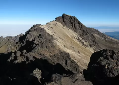 Gobierno mantiene restricciones en el Guagua Pichincha ante riesgos por actividad s�smica y gases t�xicos