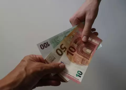 Siete pa�ses lanzan una etiqueta para productos financieros que inviertan en Europa