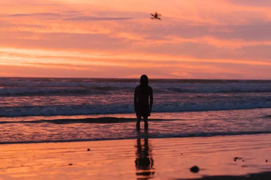'Deja de ser extranjero en tu tierra'