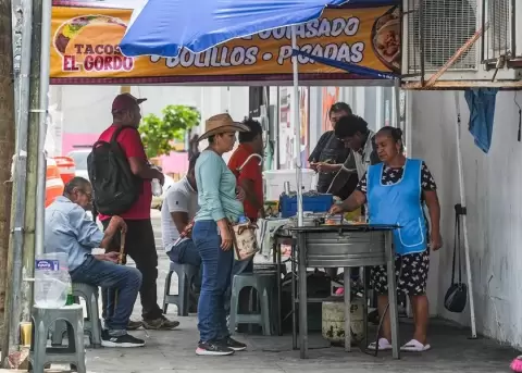 Esperanza Rubiano, es una de los casi diez millones de adultos en M�xico que reciben remesas desde EE.UU.