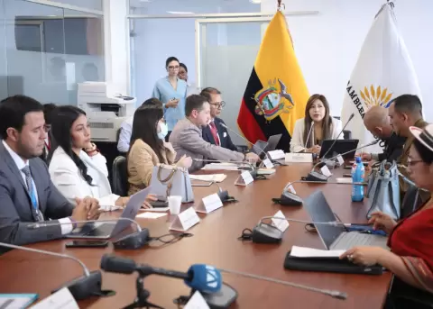 El texto final de la Ley de Inteligencia fue aprobada e ir� al Pleno.