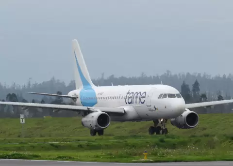 Un avi�n de la aerol�nea TAME EP.