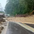 Deslizamiento de tierra bloquea la vía El Chaco-Lago Agrio