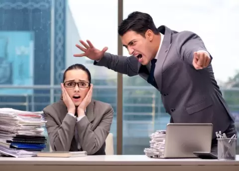 Un 'jefe bombero' se alimenta del caos.