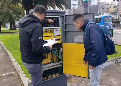 Municipio ajusta tiempos semaf�ricos en 16 in para aliviar el tr�fico en Quito