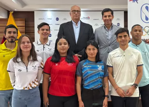 Jorge Delgado Panchana y Jefferson P�rez presentaron el programa de becas a los deportistas