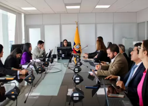 Ecuador recibe nuevo desembolso del FMI tras aprobar segunda revisi�n de metas