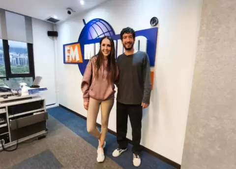 El ecuatoriano detr�s del hit viral "+593" cuenta su historia.