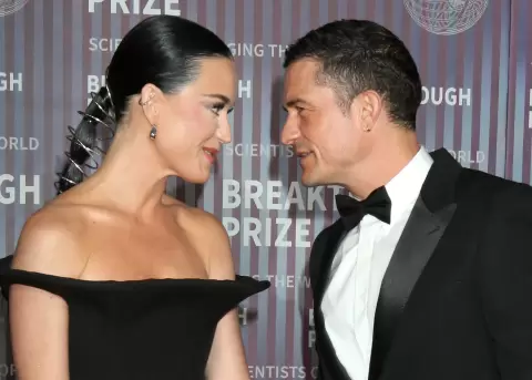 Perry y Bloom se conocieron en 2016, se comprometieron en 2019 y en 2020 tuvieron a su hija Daisy Dove.