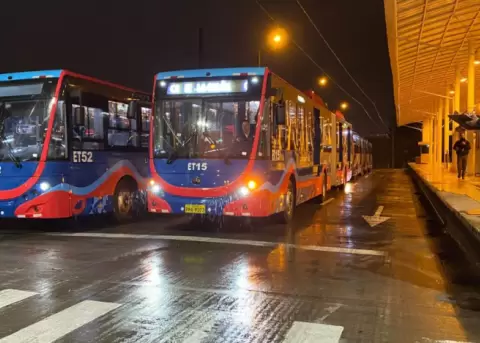 Quito ya opera los 60 trolebuses el�ctricos tras incorporaci�n de las �ltimas 14 unidades