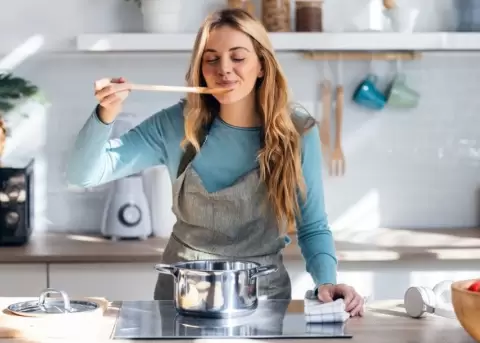 Cocinar en casa como un profesional si es posible.