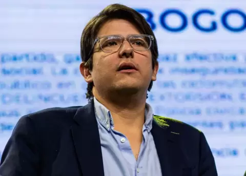 El tercer parte m�dico del d�a indica que el precandidato sigue bajo monitoreo continuo.