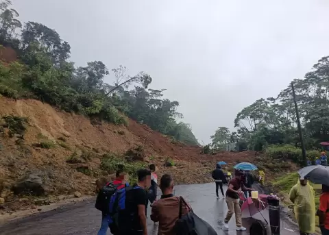 Cierran un tramo de la v�a Narupa - Coca por deslizamientos de tierra este mi�rcoles 18 de junio