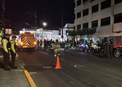 Ataque con explosivos en la Av. de La Prensa y Logro�o, en el norte de Quito.