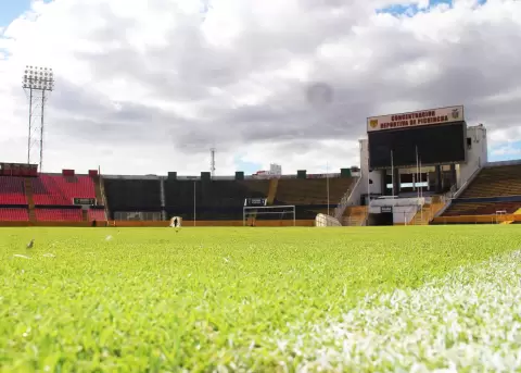 Imagen de archivo de la cancha y grader�o del estadio Ol�mpico Atahualpa.
