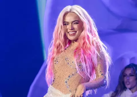 "Tropicoqueta", un homenaje a las ra�ces latinas en el que mezcla merengue, bachata, mambo, cumbia, mariachi y m�s.