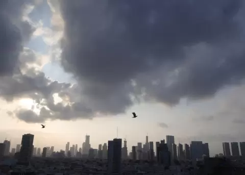 Imagen del horizonte de Tel Aviv en medio de la amenaza del lanzamiento de misiles bal�sticos iran�es, el 23 de junio de 2025.