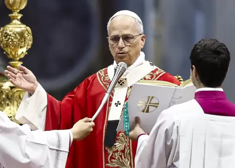 El papa Le�n XIV en la misa celebrada este domingo en la bas�lica de San Pedro.