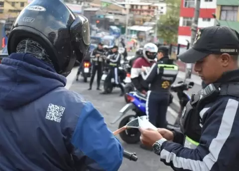 AMT sanciona a casi 200 conductores por transportar pasajeros de forma indebida en lo que va de 2025