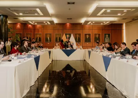 El presidente de la Asamblea Nacional, Niels Olsen (centro), present� la agenda legislativa para el per�odo 2025 - 2027.