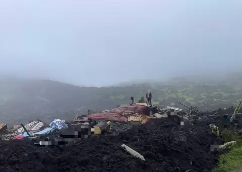 Im�genes de aluvi�n en el sector El Tambo, en Napo, este 2 de julio de 2025.