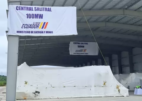 Generadores de Progen en la central de El Salitral.