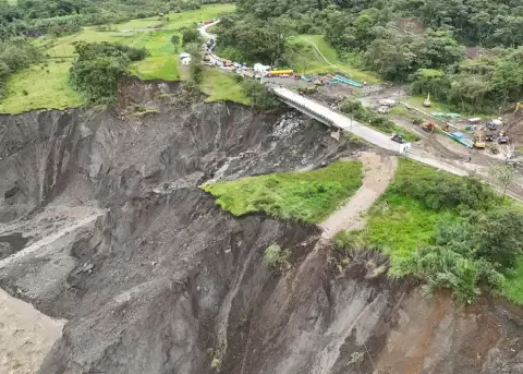 Petroecuador suspende la exportaci�n de crudo como consecuencia de la paralizaci�n de las operaciones del SOTE