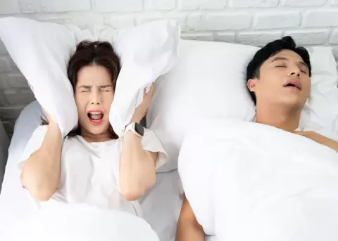 Roncar fuerte y de forma habitual puede no ser una simple molestia: podr�a ser una se�al de que el cuerpo est� luchando por respirar.