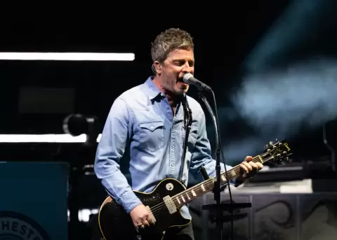 Tras casi dos d�cadas de ausencia, los hermanos Gallagher regresaron al escenario.