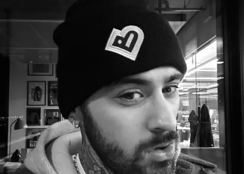 El cantante comparti� un adelanto de su nueva canci�n, donde aborda el racismo sufrido durante su paso por la famosa boyband.