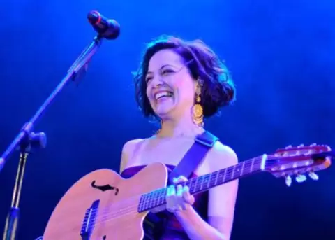 El embarazo de Lafourcade lleg� simult�neamente con el inicio de su gira.