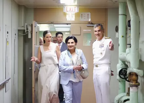 Canciller Sommerfeld visita buque hospital de EE.UU. que brinda atenci�n m�dica gratuita en Manta