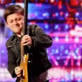 Ni�o prodigio cautiva en un concurso con su cover de Lenny Kravitz