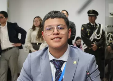 Dominique Serrano Molina, asamble�sta por Pichincha de la bancada de Acci�n Democr�tica Nacional (ADN), apel� a una condici�n m�dica preexistente