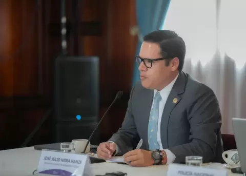 Jos� Julio Neira, director de la Unidad de An�lisis Financiero.