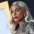 Lady Gaga pausa su concierto para repudiar al ICE