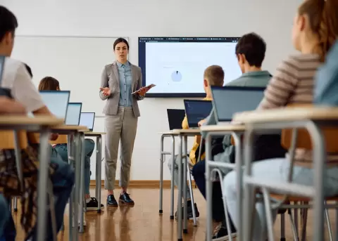 Ecuador abre convocatoria para becas universitarias y de maestr�a en Marruecos