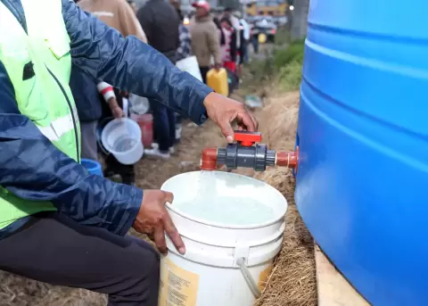 Seis parroquias en Quito permanecen en emergencia por desabastecimiento de agua potable.