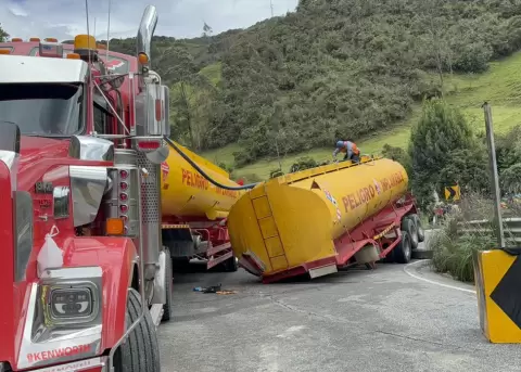 Derrame de di�sel en Gualaceo genera emergencia ambiental y afecta suministro de agua