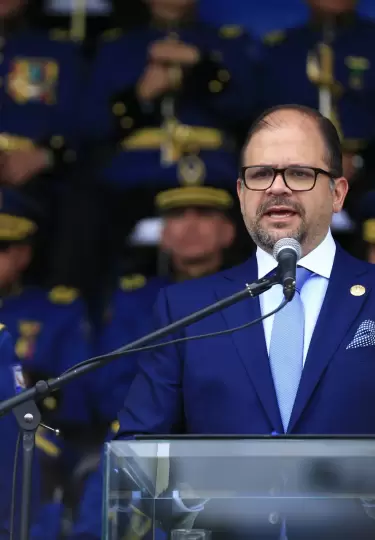 John Reimberg, ministro del Interior, en la ceremonia de cambio de mando policial.