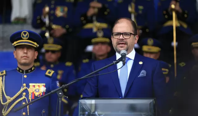 John Reimberg, ministro del Interior, en la ceremonia de cambio de mando policial.