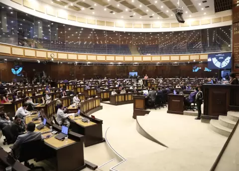 Al menos 40 familiares de funcionarios legislativos fueron separados