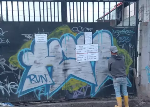 AMC sanciona a local en Quitumbe que vend�a agua ilegal durante crisis h�drica