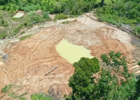 Las actividades de miner�a ilegal en la provincia de Napo dejan a su paso una profunda huella en el entorno natural y en las comunidades locales.